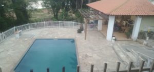 sacada da sala frente pra piscina